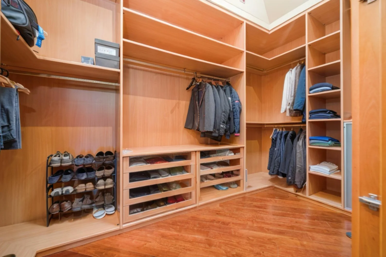 Chalet-Prado-del-Rey-Dormitorio-Principal-Vestidor-01