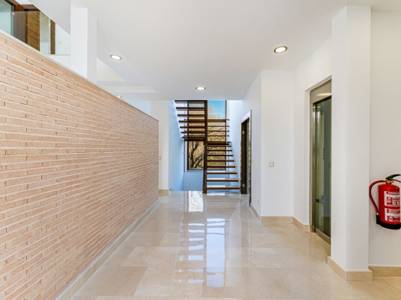 Chalet Villafranca del Castillo Hall