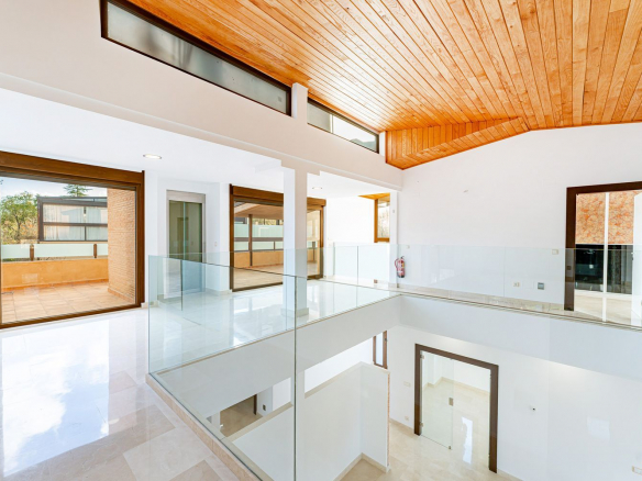 Chalet Villafranca del Castillo Hall Planta Superior