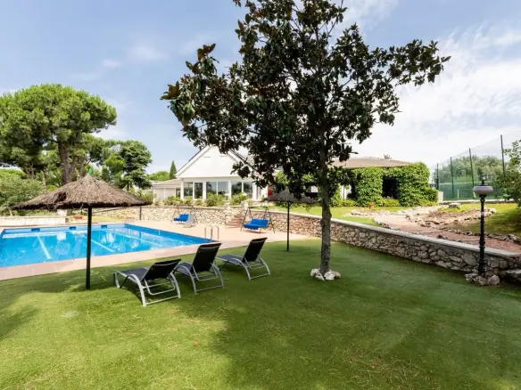 Splendid Encinar Model Chalet, Efficient and with a large plot