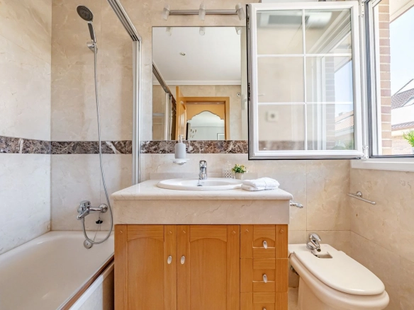 Chalet Pareado Pozuelo Bano