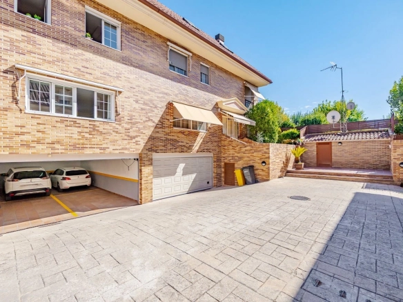 Chalet Pareado Pozuelo Garaje Entrada