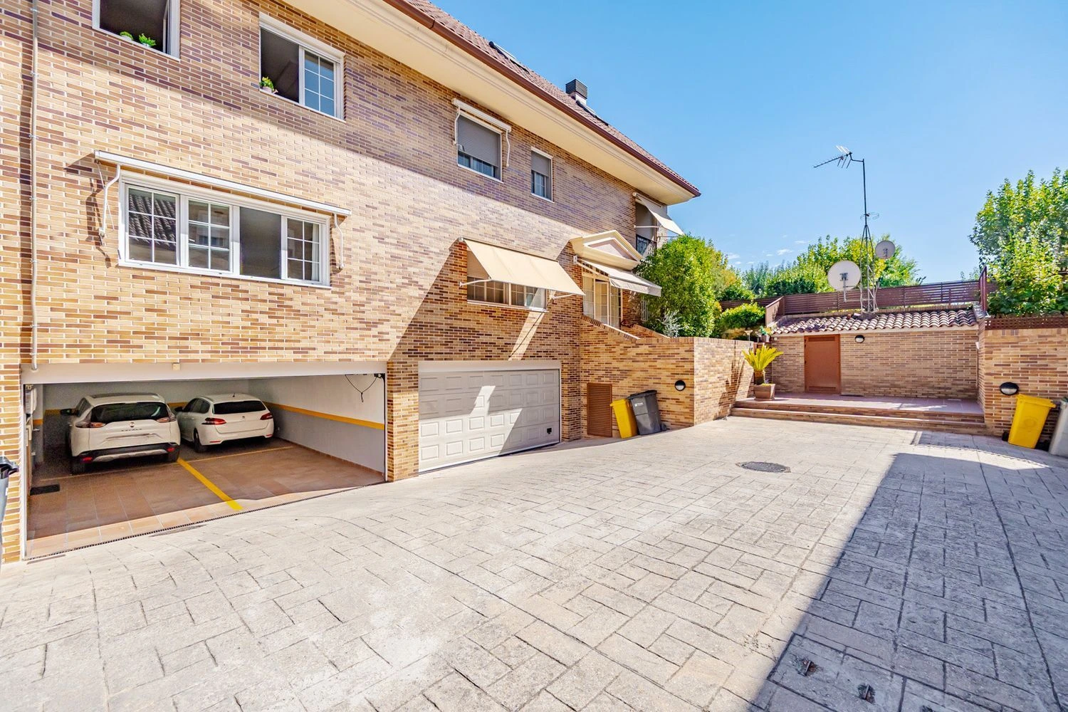 Chalet Pareado Pozuelo Garaje Entrada