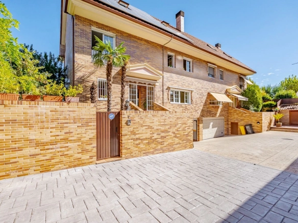 Chalet Pareado Pozuelo Garaje Entrada