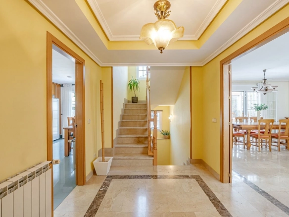Chalet Pareado Pozuelo Hall