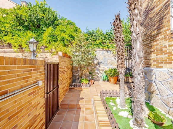 Chalet Pareado Pozuelo Jardin Entrada