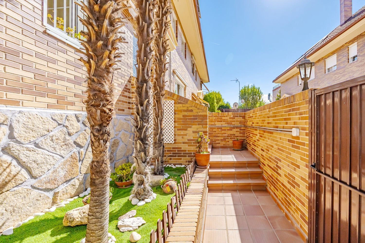 Chalet Pareado Pozuelo Jardin Entrada