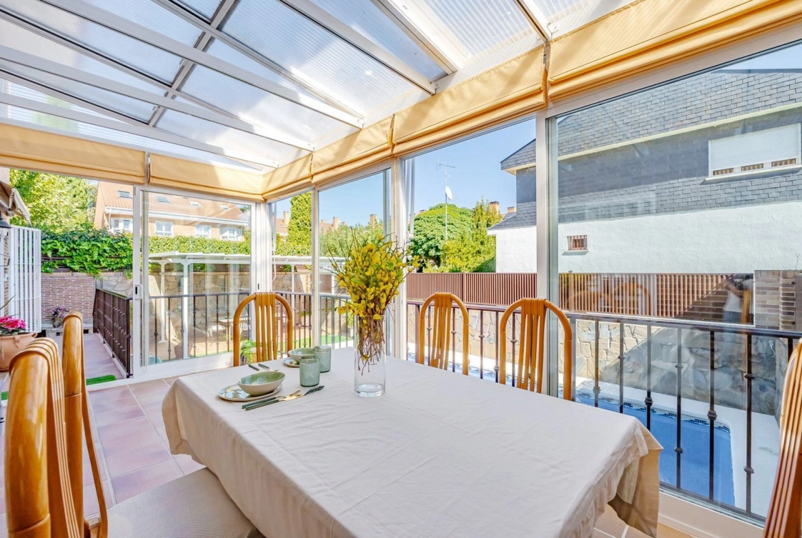 Chalet Pareado Pozuelo Porche Cubierto