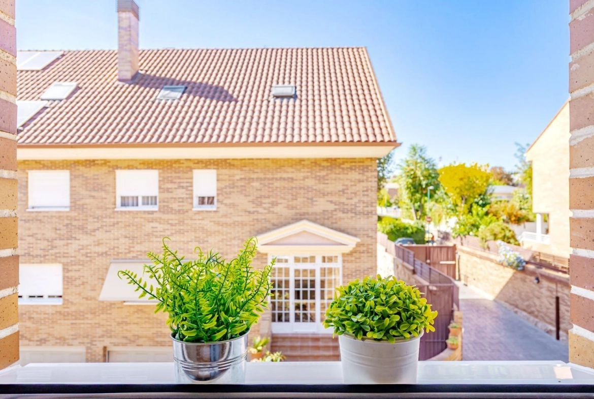 Chalet Pareado Pozuelo Vistas Calle