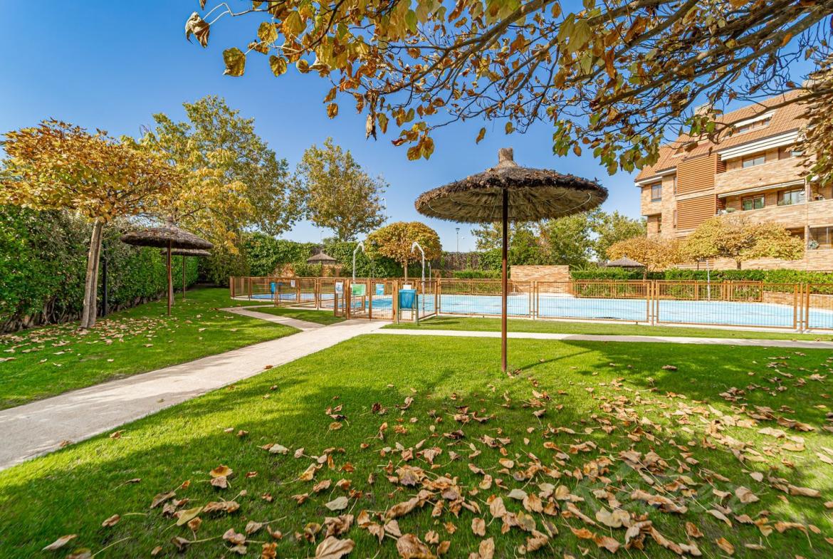 Duplex Pozuelo Urbanizacion Piscina