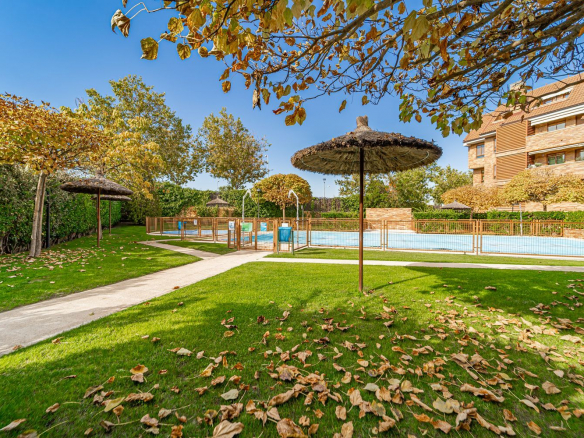 Duplex Pozuelo Urbanizacion Piscina