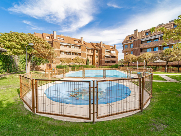 Duplex Pozuelo Urbanizacion Piscina