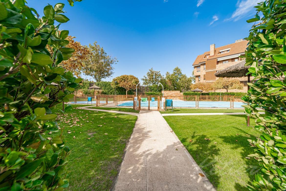 Duplex Pozuelo Urbanizacion Piscina