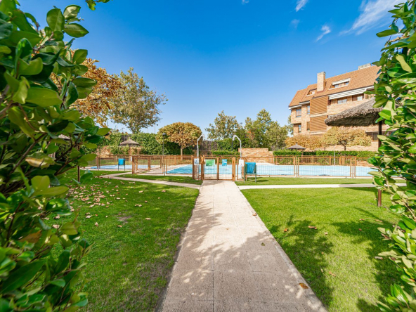 Duplex Pozuelo Urbanizacion Piscina