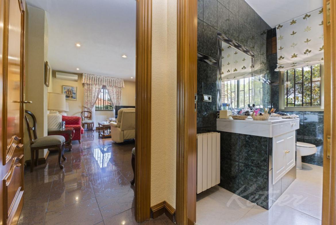 Gran Chalet Las Lomas Bano 01