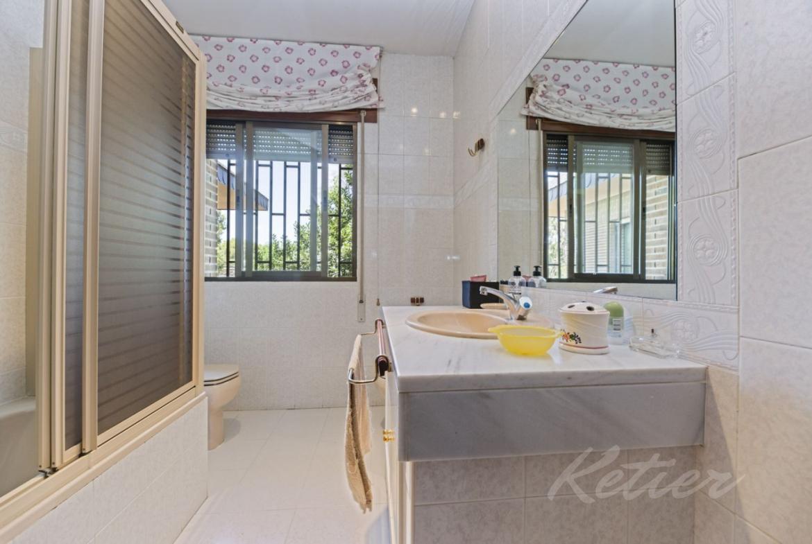 Gran Chalet Las Lomas Bano 04