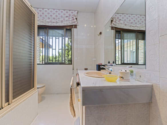 Gran Chalet Las Lomas Bano 04