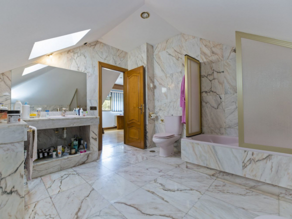 Gran Chalet Las Lomas Bano 05