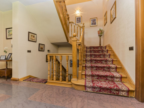 Gran Chalet Las Lomas Escalera 01