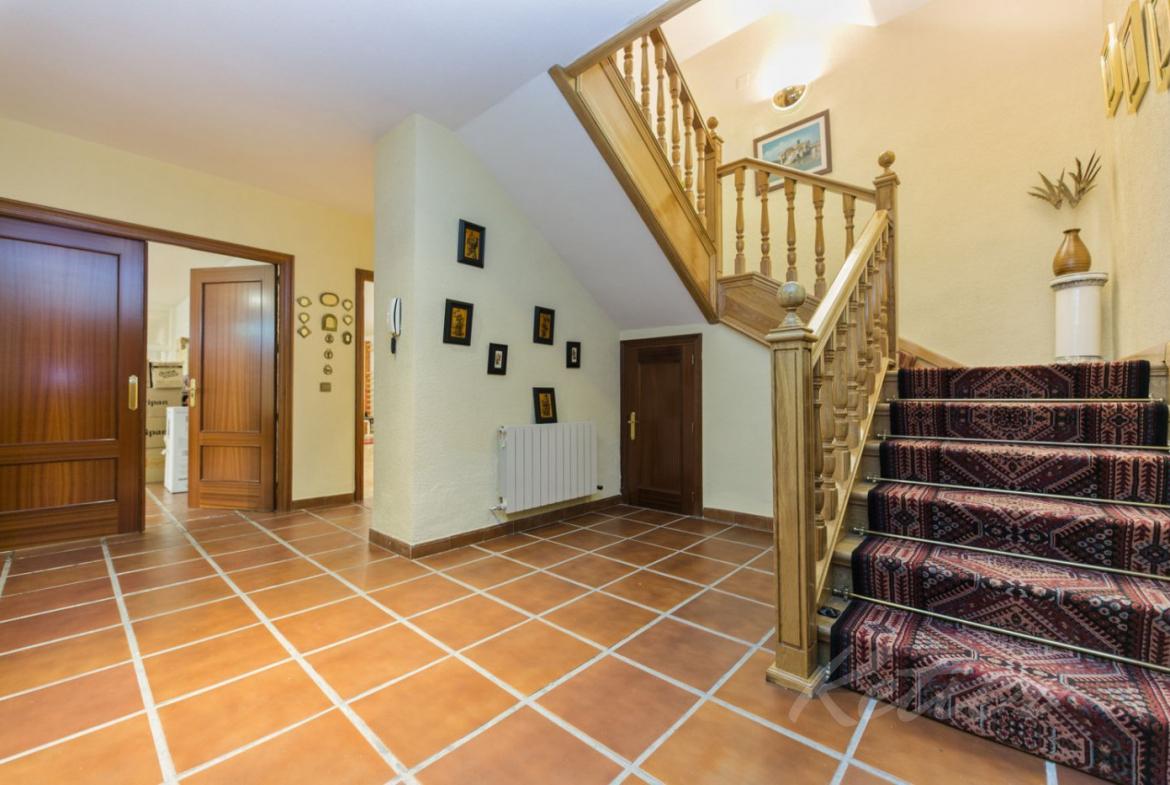 Gran Chalet Las Lomas Escalera 03