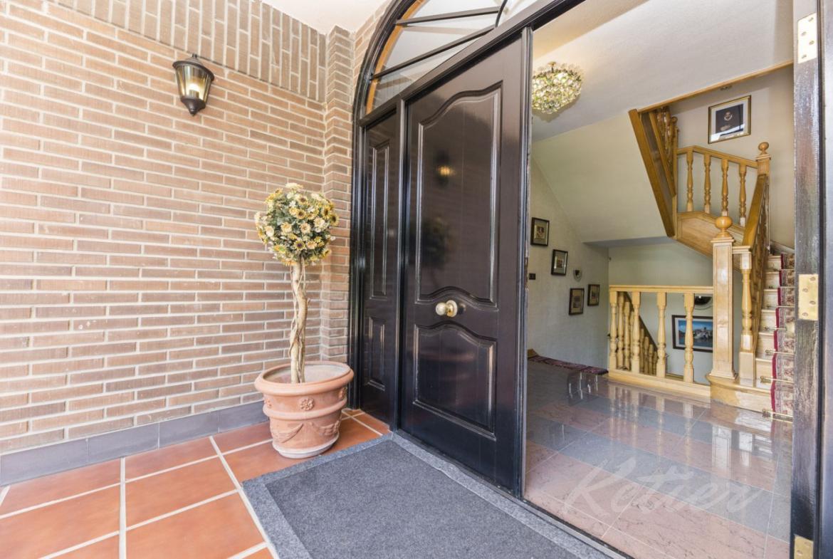 Gran Chalet Las Lomas Puerta 01