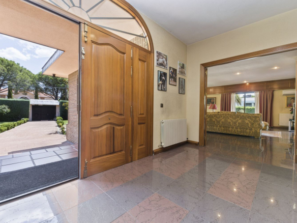 Gran Chalet Las Lomas Puerta 02