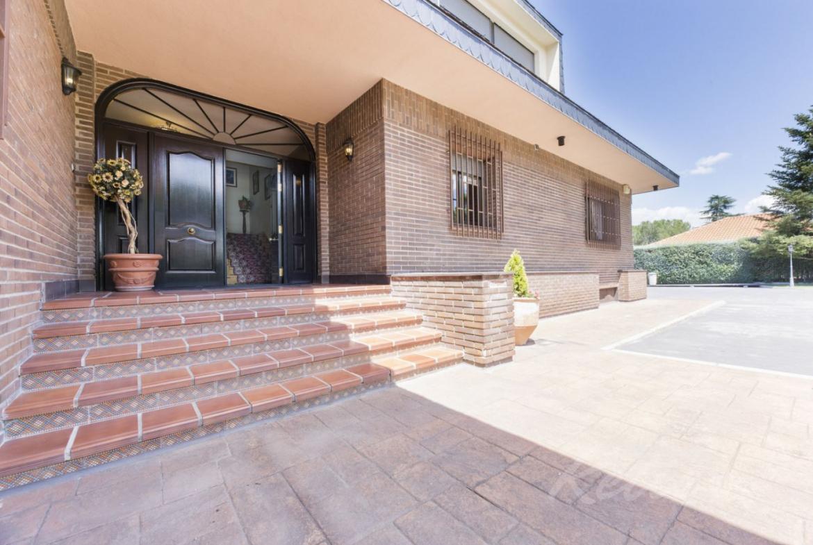 Gran Chalet Las Lomas Puerta 03