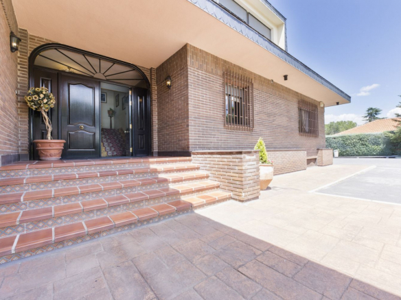 Gran Chalet Las Lomas Puerta 03
