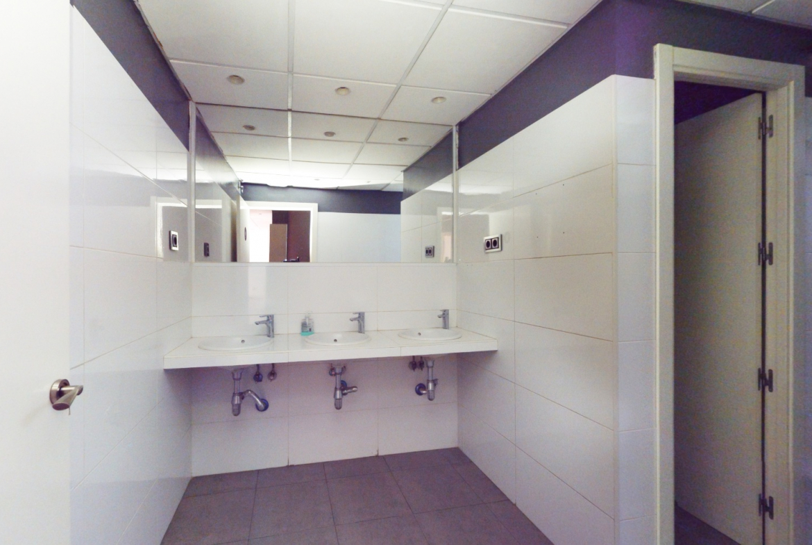 Local Comercial en Madrid Bano