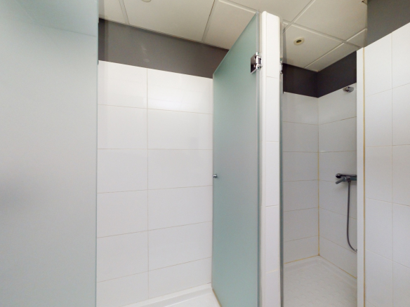 Local Comercial en Madrid Bano