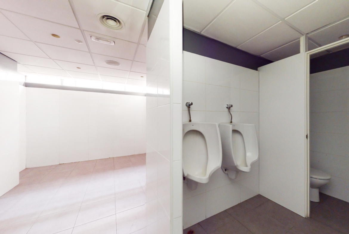 Local Comercial en Madrid Bano