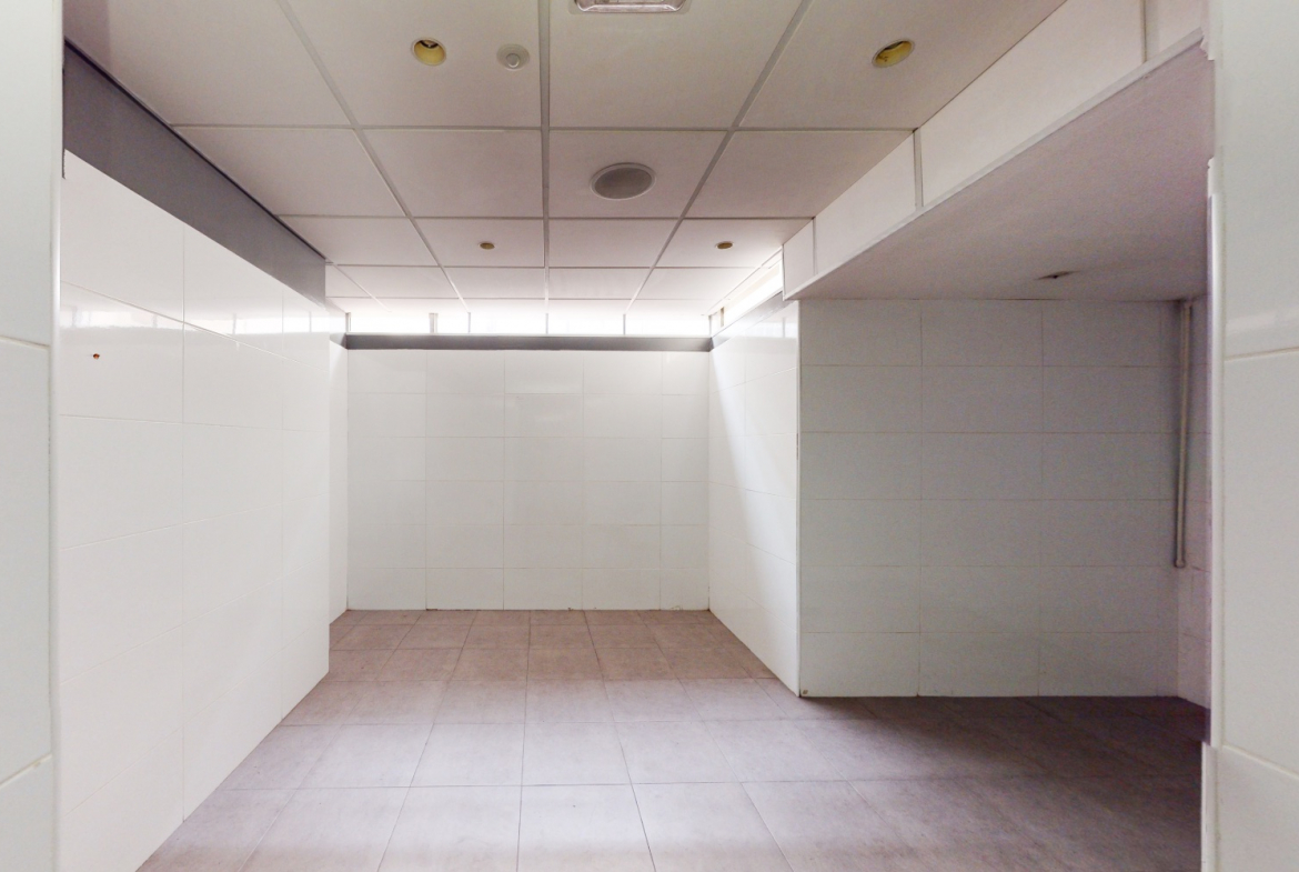 Local Comercial en Madrid Bano