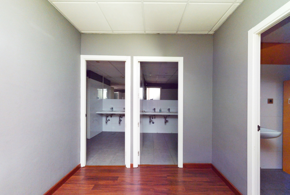 Local Comercial en Madrid Bano