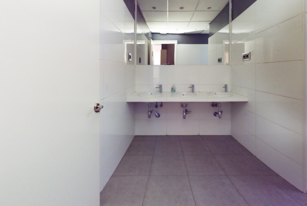 Local Comercial en Madrid Bano