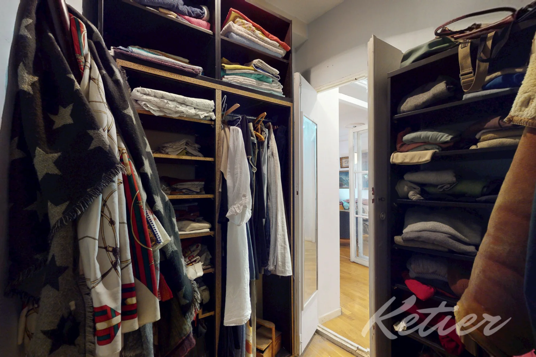 Malasana Piso Dormitorio Vestidor Pasillo Secreto