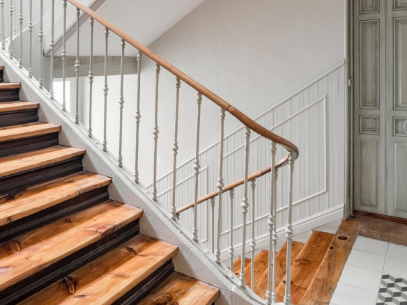 Piso Barrio Palacio Escaleras