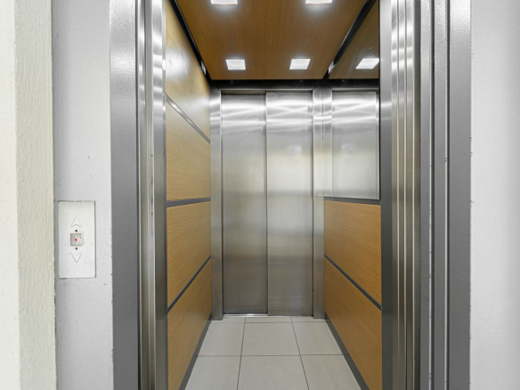 Piso Isaac Albeniz Ascensor 02