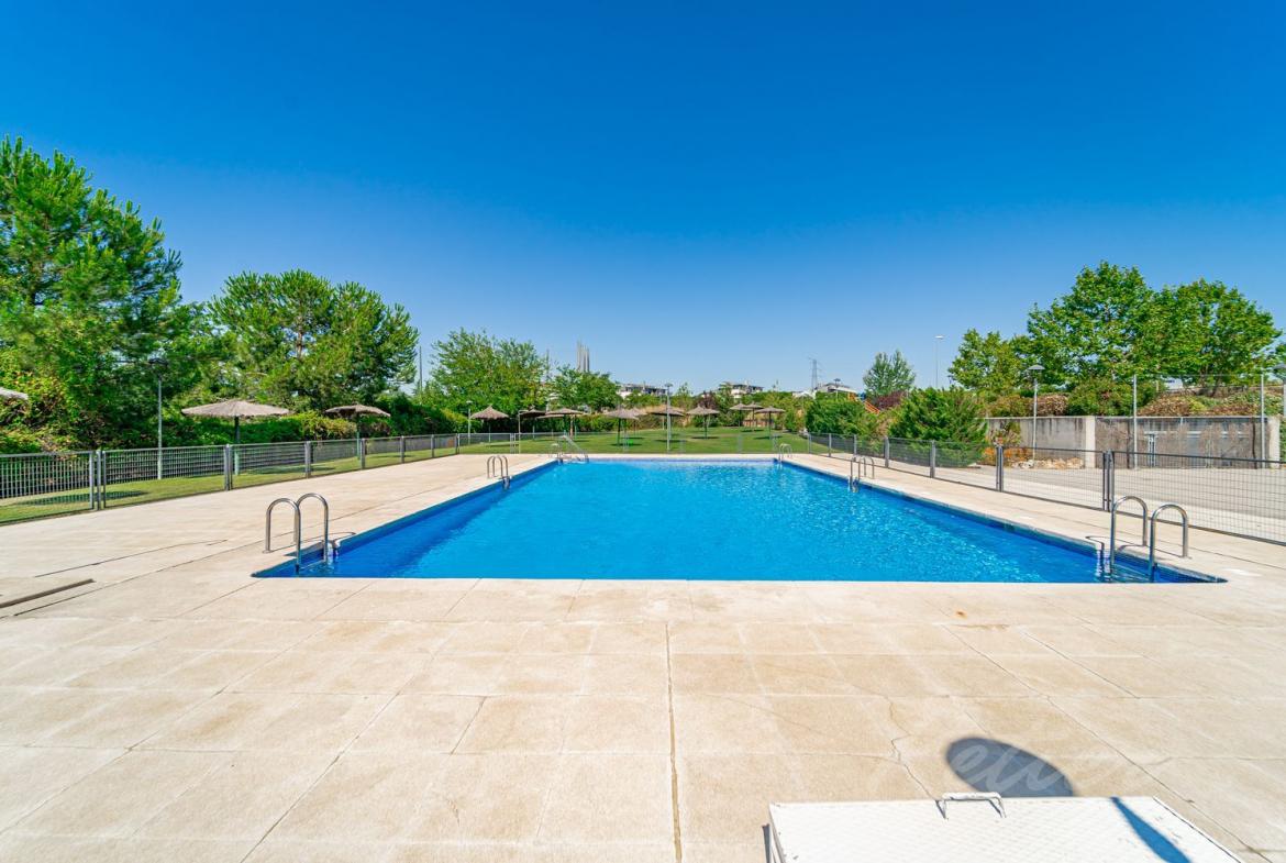 Piso Isaac Albeniz Piscina 01