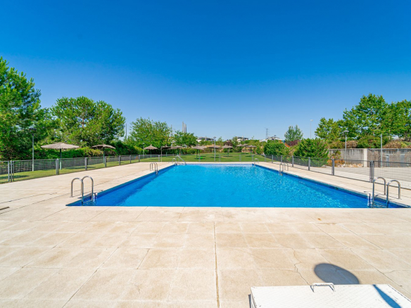 Piso Isaac Albeniz Piscina 01