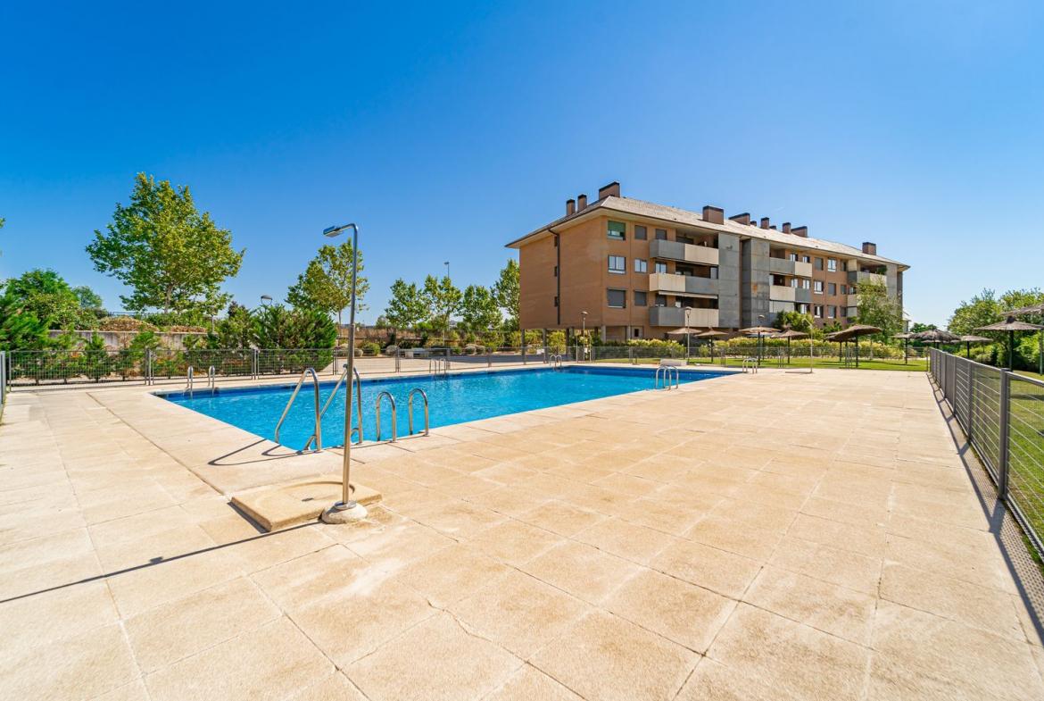 Piso Isaac Albeniz Piscina 04