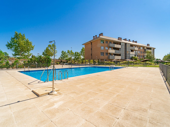 Piso Isaac Albeniz Piscina 04