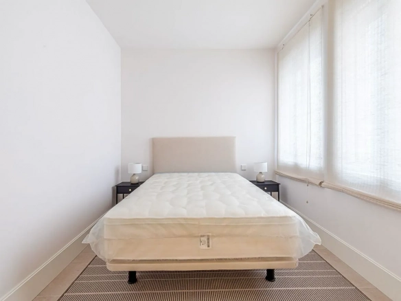 Piso Lujo Recoletos Dormitorio Servicio