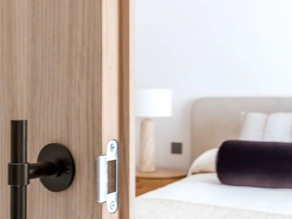 Piso Lujo Recoletos Entrada Dormitorio