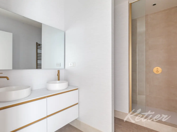 Piso Sta Engracia Dormitorio Bano