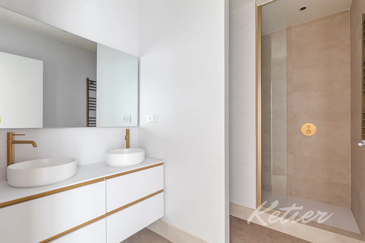Piso Sta Engracia Dormitorio Bano