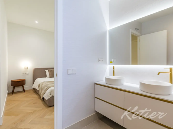 Piso Sta Engracia Dormitorio Bano