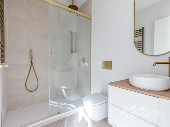 Piso Sta Engracia Dormitorio Bano