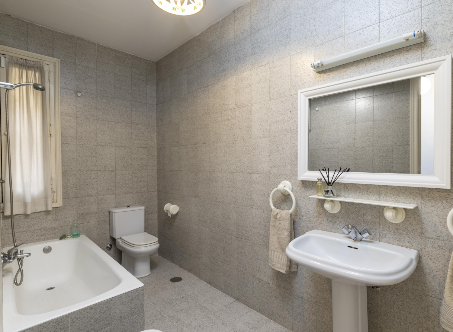 Piso-en-Barrio-Palacio-Madrid-Centro-Bano-30