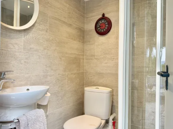 Detached house in Galapagar with heated swimming pool and private garden