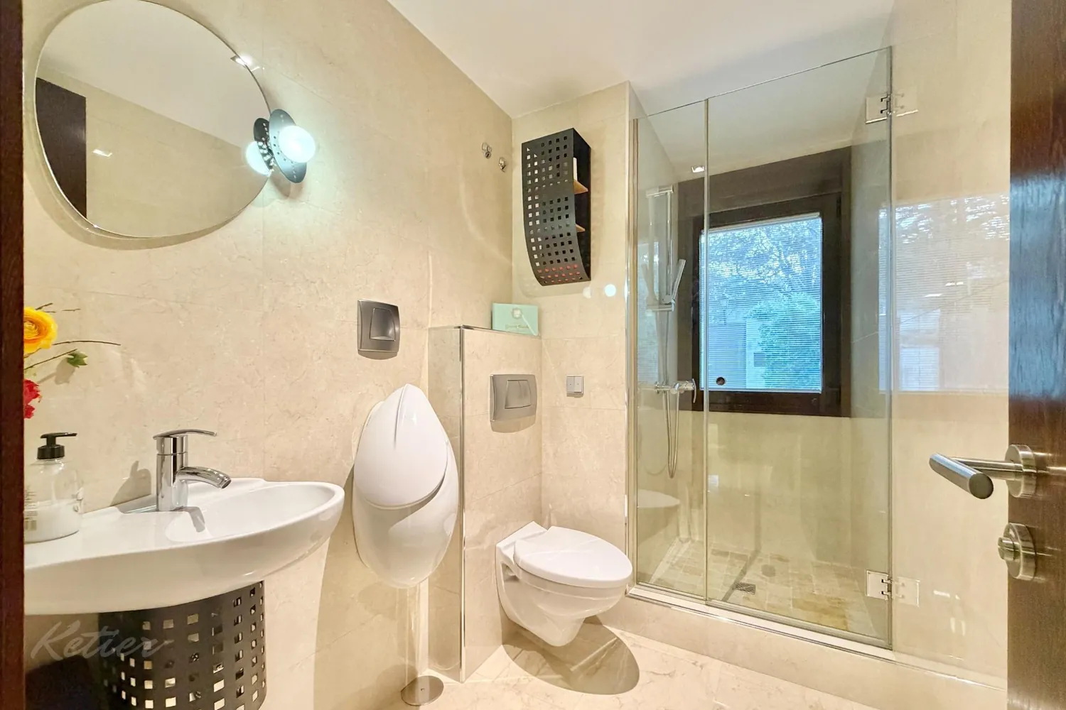 Detached house in Galapagar with heated swimming pool and private garden